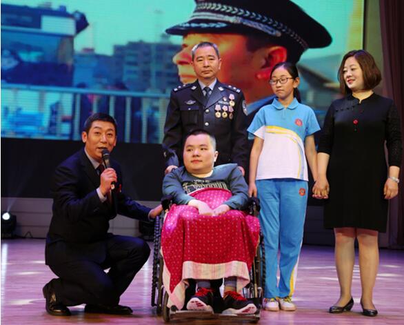 3�����ְ��´��ڡ���ů���� ���¸ߵء��б����龰�硶����ѫ�¡��������������ˡ�������һ������Ա��Ӱ.png